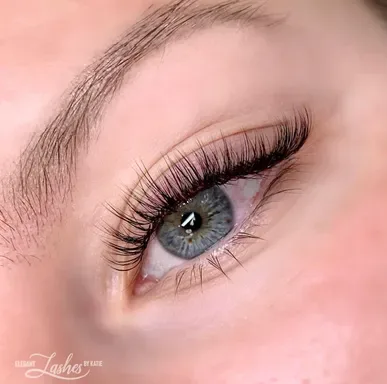 Natural lash extension set from the Elegant Lashes By Katie service portfolio